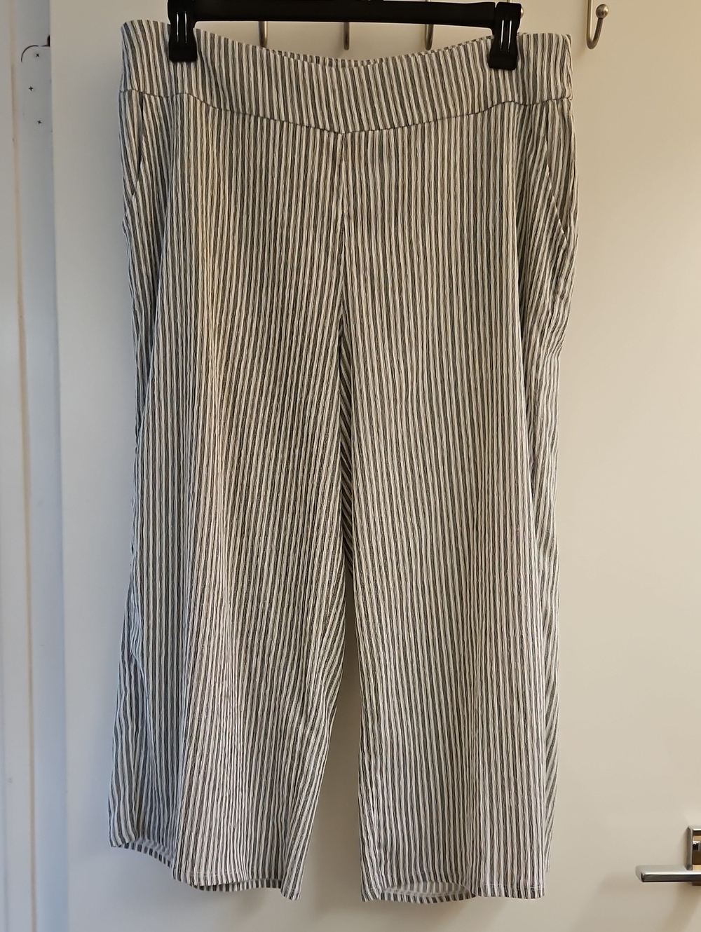 Ruby Rd Womens Size Large Black White Stripe Pull On Capri Pants NWT 40403